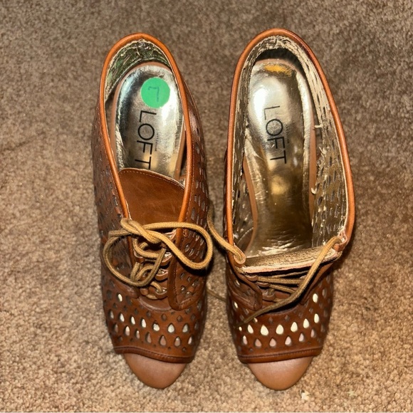 Ann Taylor LOFT Brown Sheera Perforated Boot Bootie Size 6.5 M - Picture 1 of 10